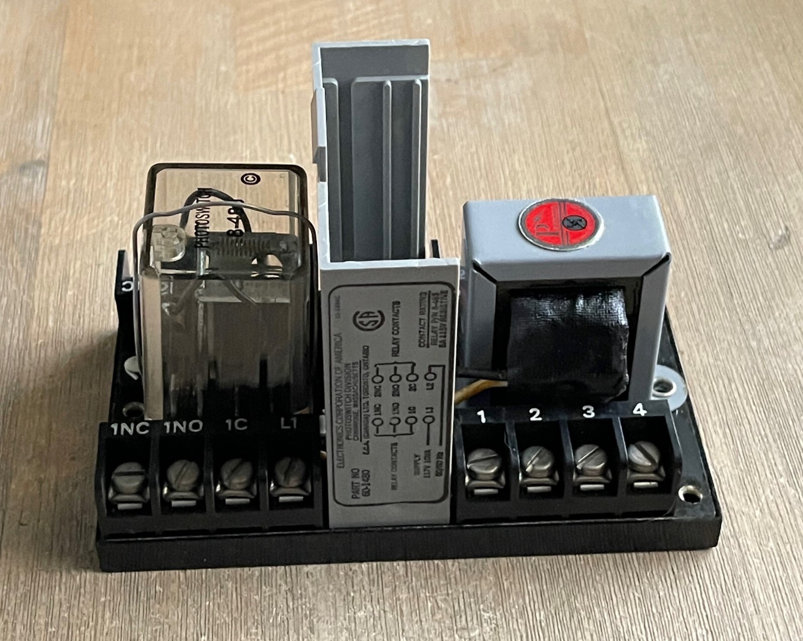 ELECTRONICS CORP 60-1480 PHOTOSWITCH CONTROL BASE 8-485 117V NEW