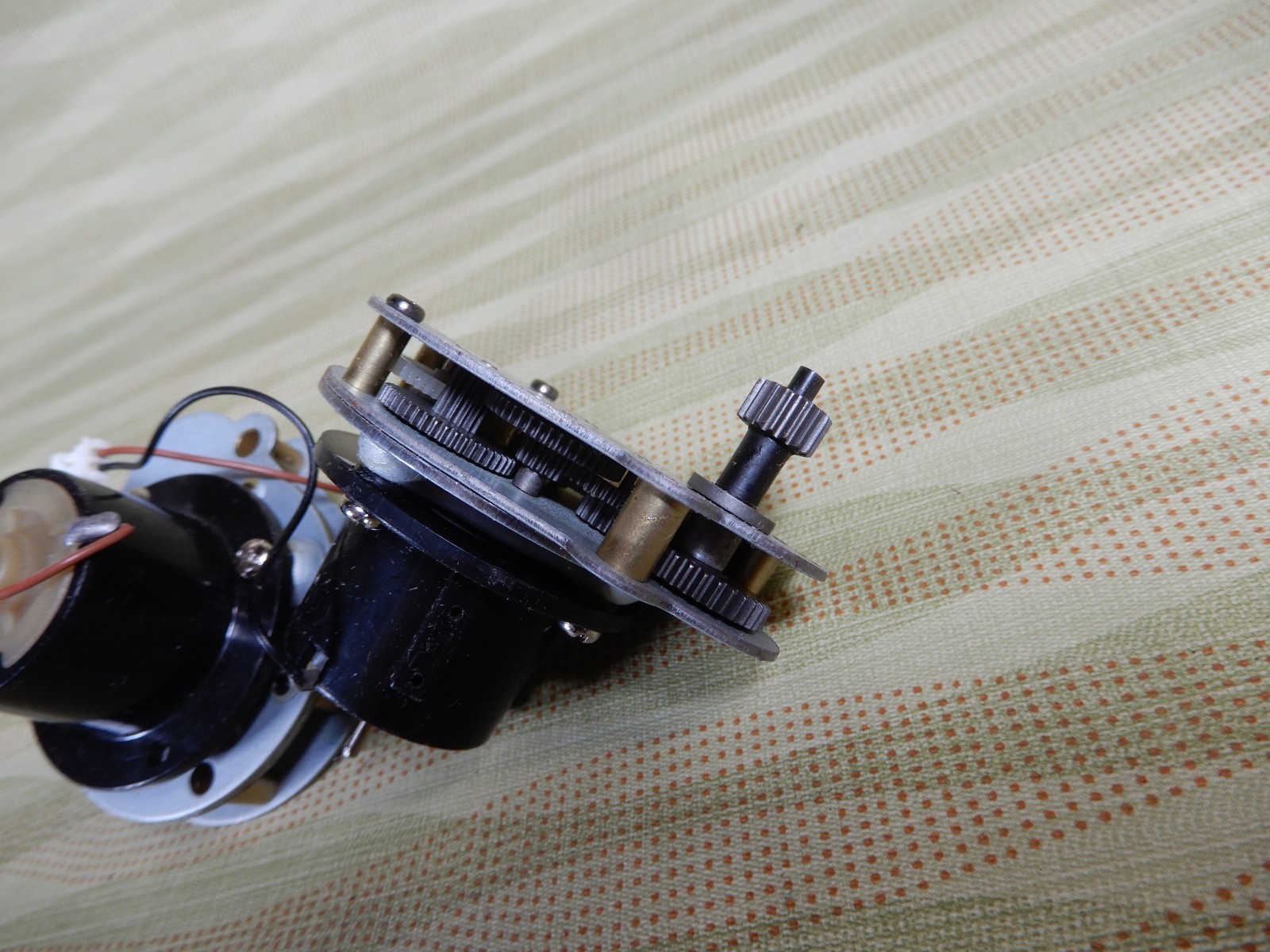 Two DC Gear Motors Runs at 1.5 VDC but Probably 12VDC operation Qty 2