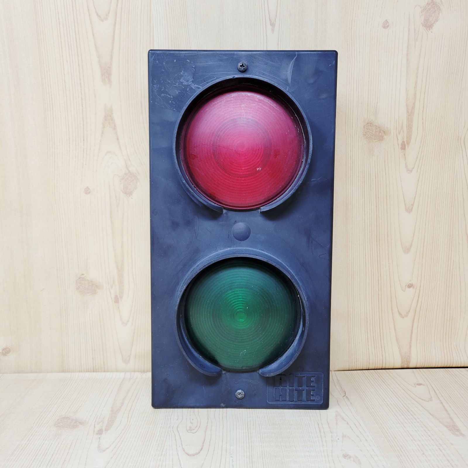 Rite Hite DOK LOK Vehicle Restraint Red Green Light