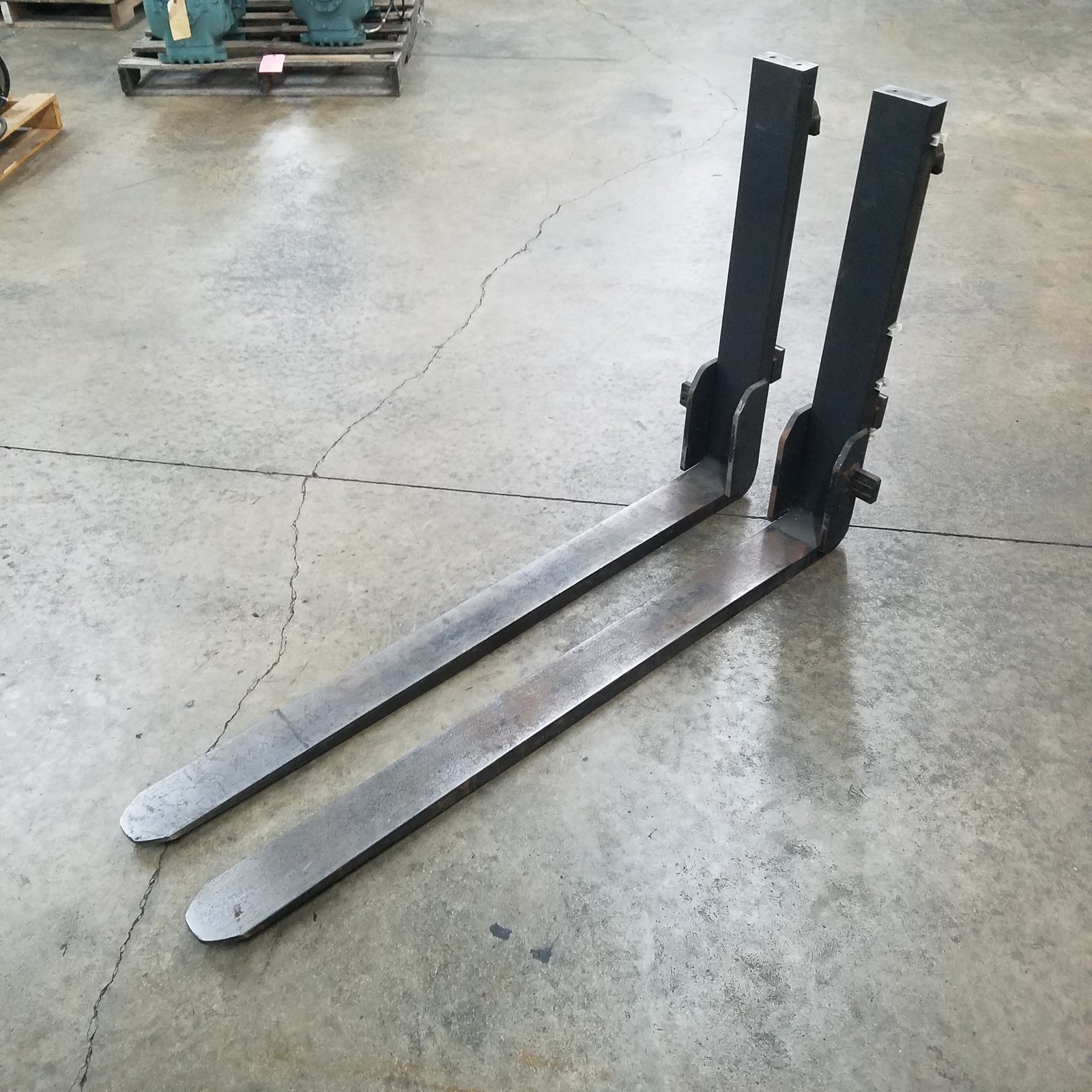 Kenhar 1250×600, K547, 48″ L x 4″ W x 1.5″ Thick, Pair of Forklift Forks – USED