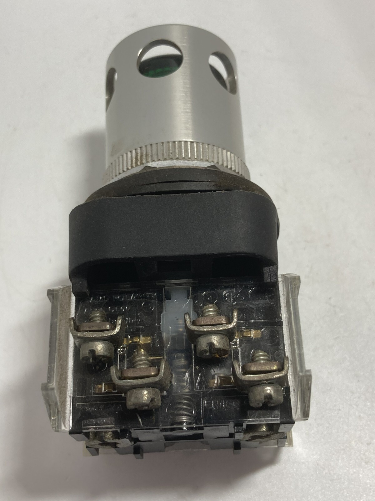 ALLEN BRADLEY 800T-QA24G PUSHBUTTON GREEN ILL 1NO/1NC 24VAC/DC FULL VOLT SER T