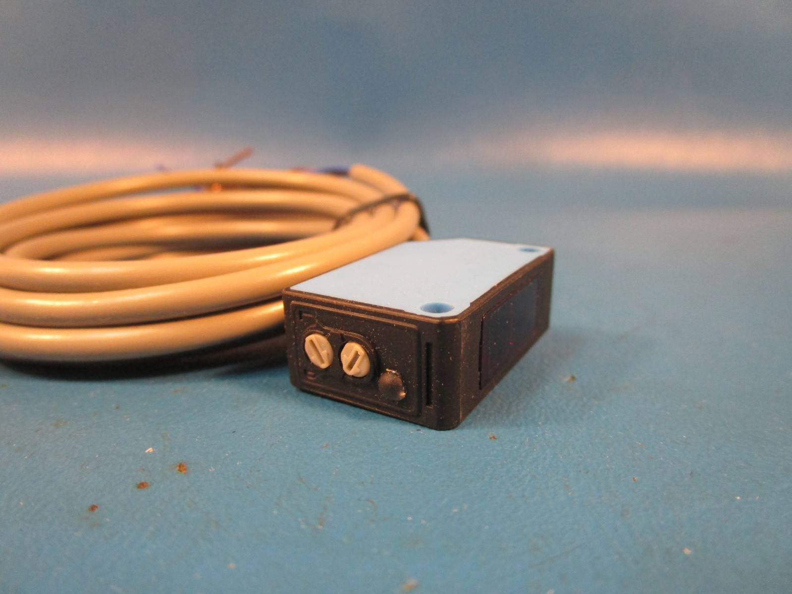 Sick WL100-P1439 Photoelectric Retro-Reflective Sensor