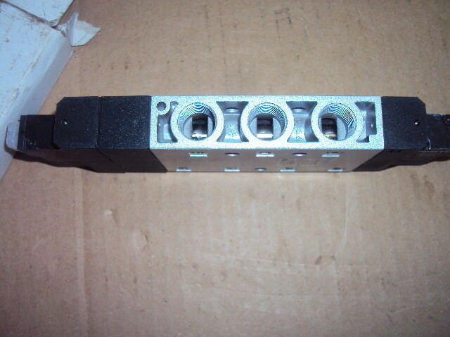 FESTO CPE24-M1H-5/3ES-3/8 Solenoid valve