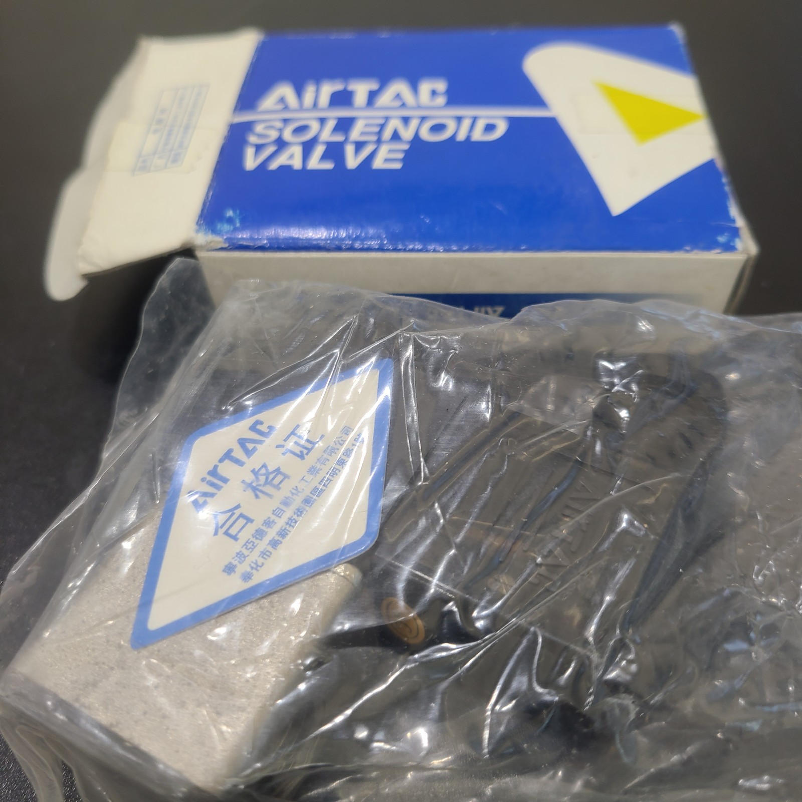 AirTAC 2V025-08 Solenoid Valve 1/4 FPT 24VAC 2 Way Brass