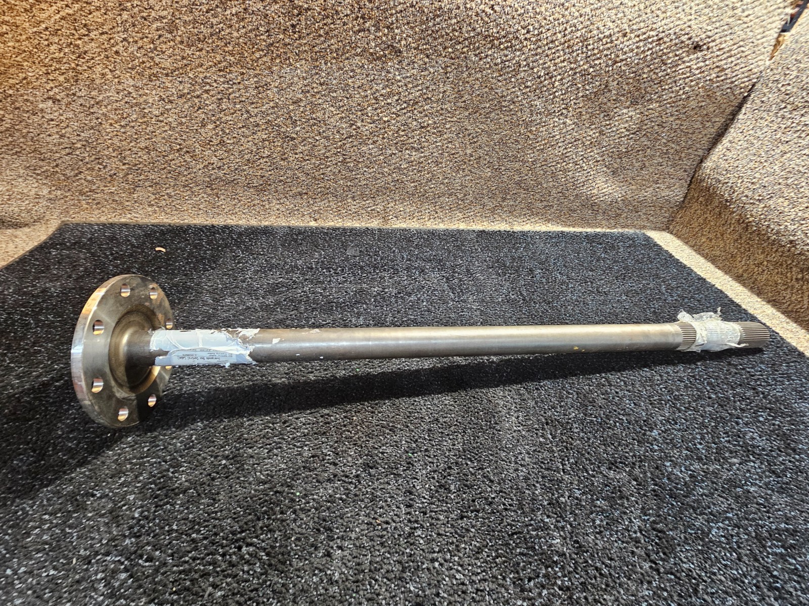 Meritor B110-9 45-inch Axle Shaft U9043 SIlver, 8-Bolt Hole Steel