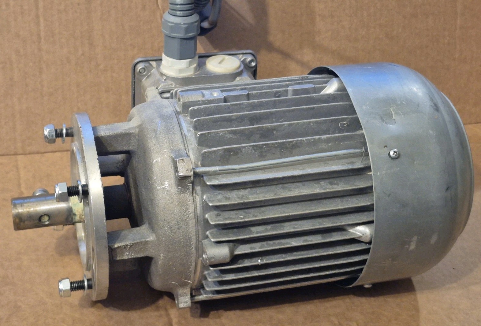 CSM MOTORI M90S6 .75/.90 3PH 230/400-275/480V 3.6/2.1A 920-1120 RPM 50/60HZ.used