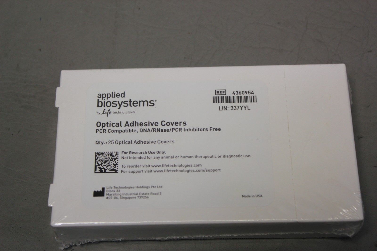 NEW BOX 0F 25 APPLIED BIOSYSTEMS OPTICAL ADHESIVE COVERS 4360954
