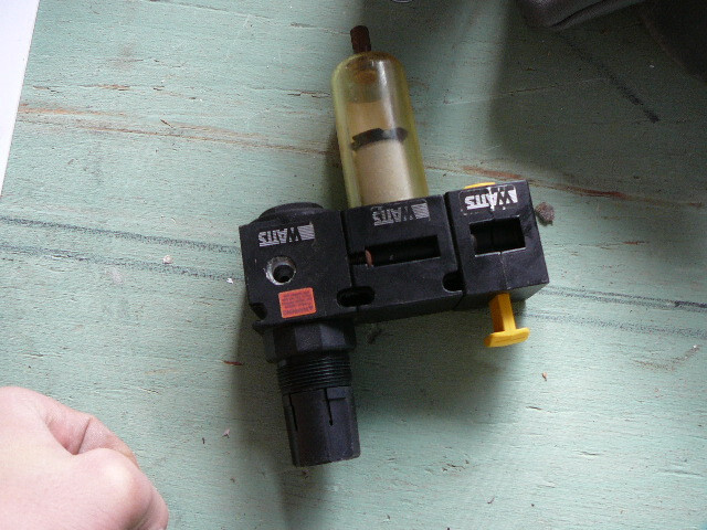 WATTS PNUEMATIC REGULATOR R35-02C 300PSI W/F35-02AH FILTER