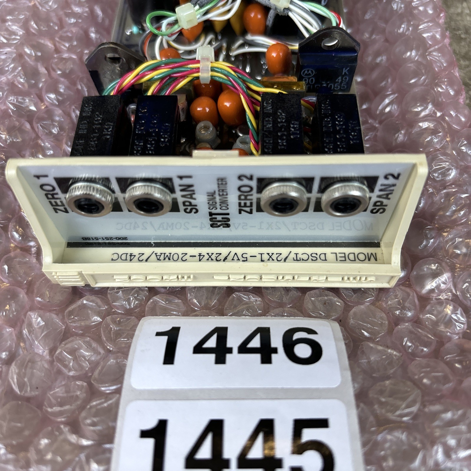 MOORE INDUSTRIES DSCT/2X4-20MA/2X1-20MA/24DC Signal Converter New Old Stock