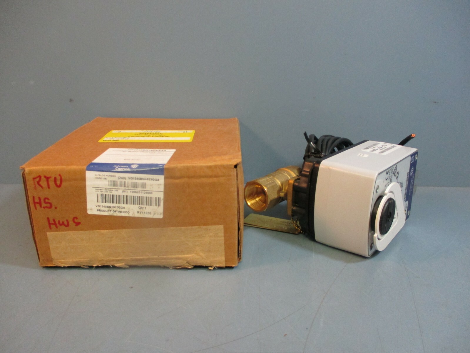 Johnson Controls VG1245BG + 923GGA ¾” 2W Ball Valve w/ Actuator NEW