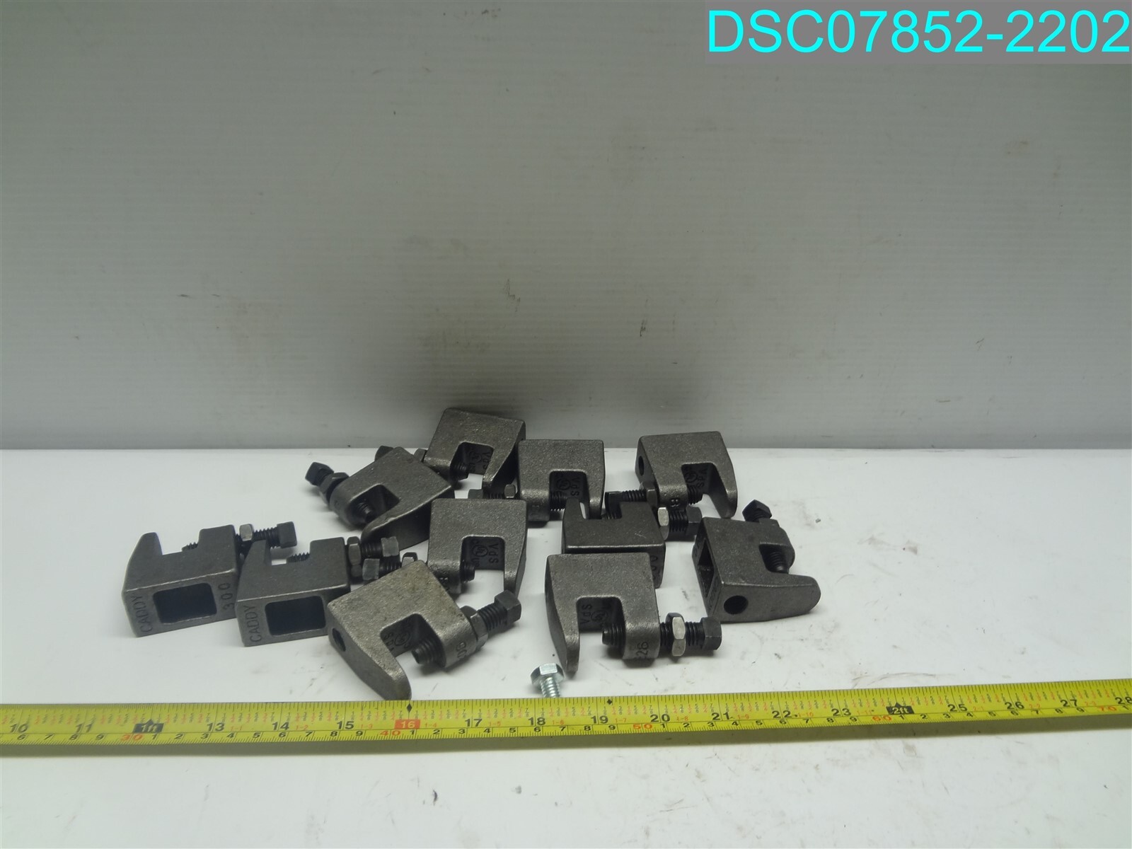 QTY=11: Caddy 300 Universal Beam Clamp 3/4″ x 1-1/8″