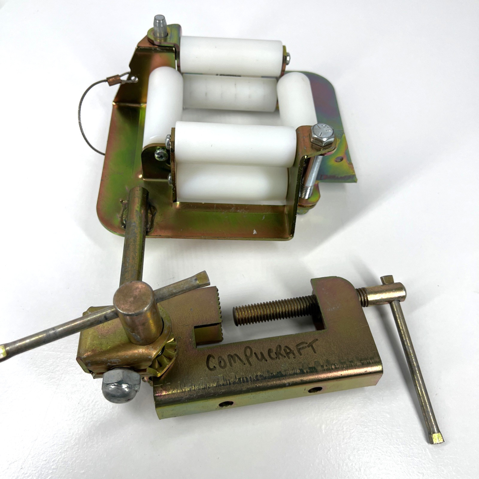Leviton 49001-Joe Clamp On Fiber Optic-Copper-Electrical Cable Pulling Router