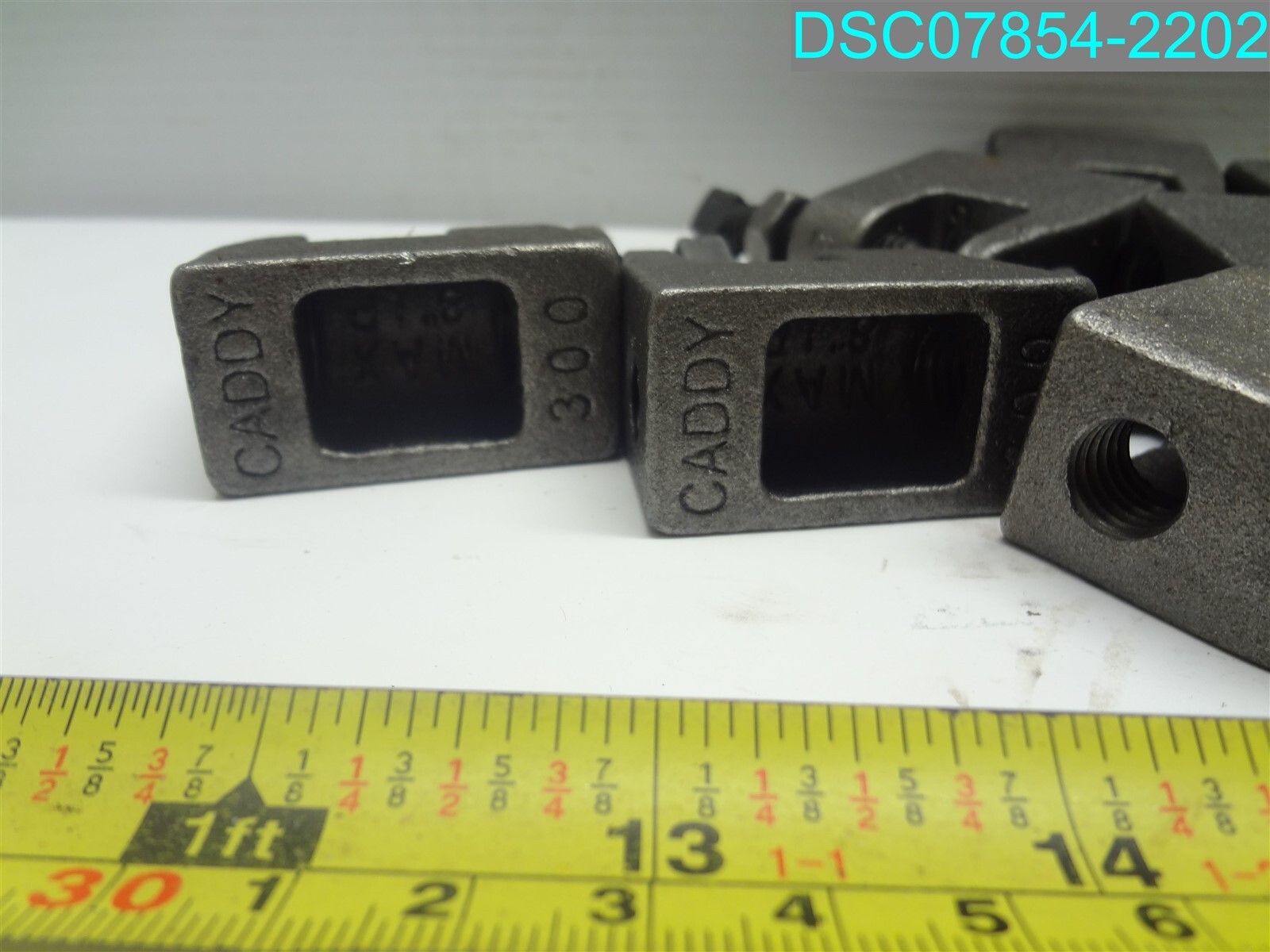 QTY=11: Caddy 300 Universal Beam Clamp 3/4″ x 1-1/8″