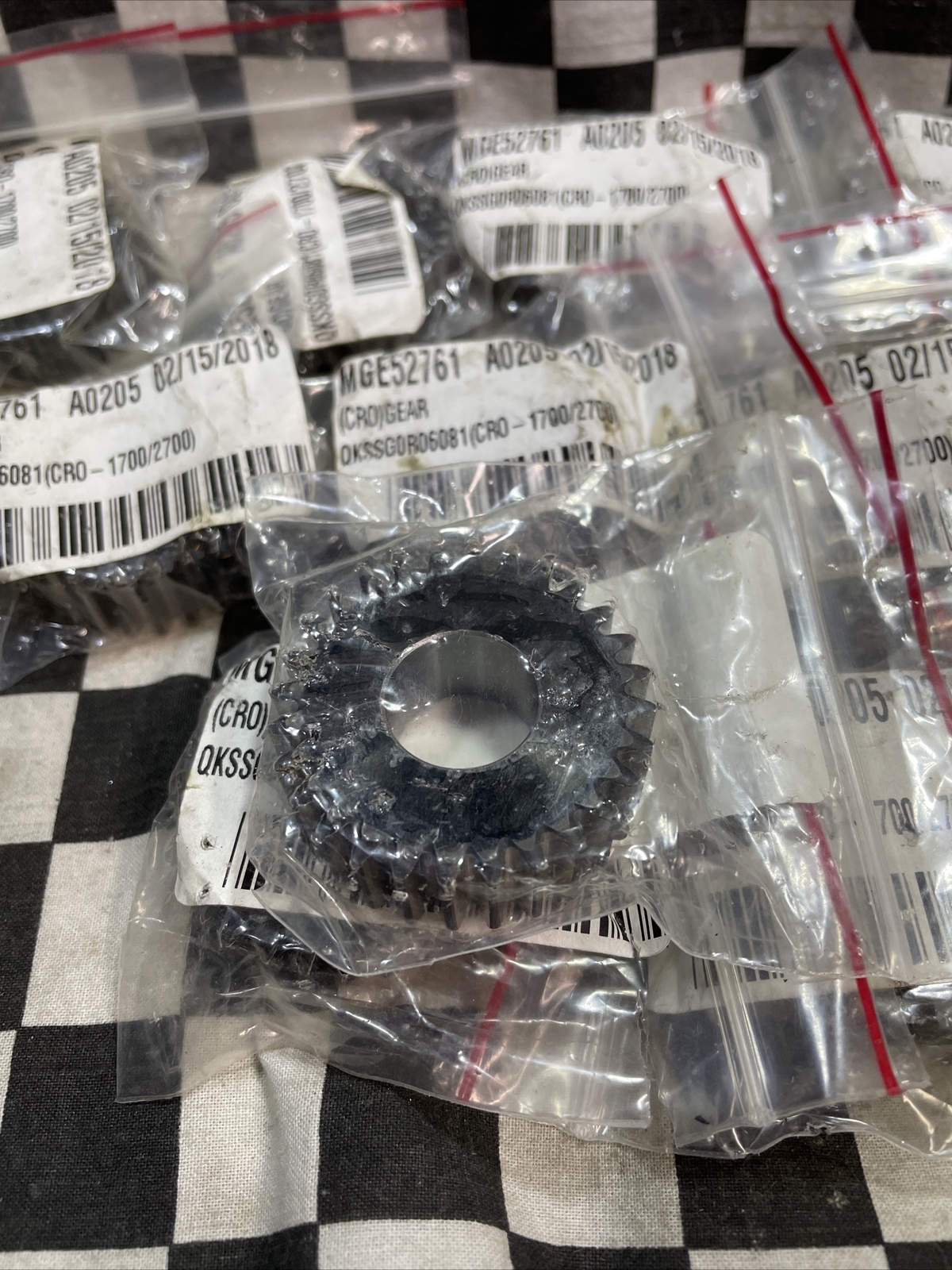 QKSSG0R06081, MGE52761, CR0-1700/2700 ( CRO) GEAR, LOT OF 16, SHIPSAMEDAY