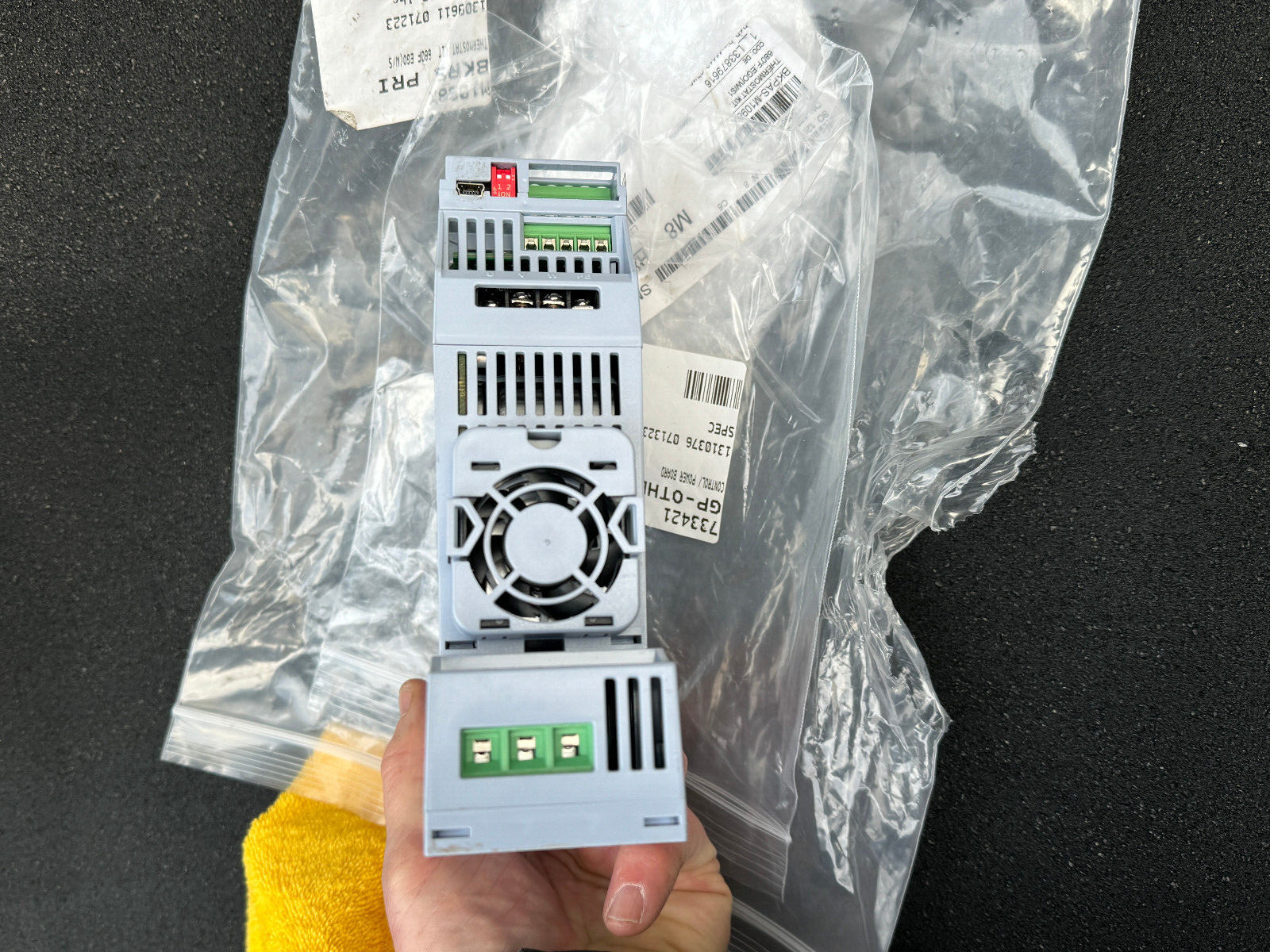 WEG CFW100B02P6S220H3G2 FREQUENCY INVERTER 200-240V w/DIN RAIL