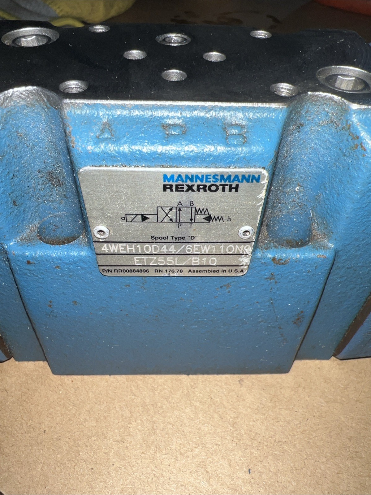 REXROTH 4WEH10D44/6EW11ON9ETZ55L/B10 New Old Stock