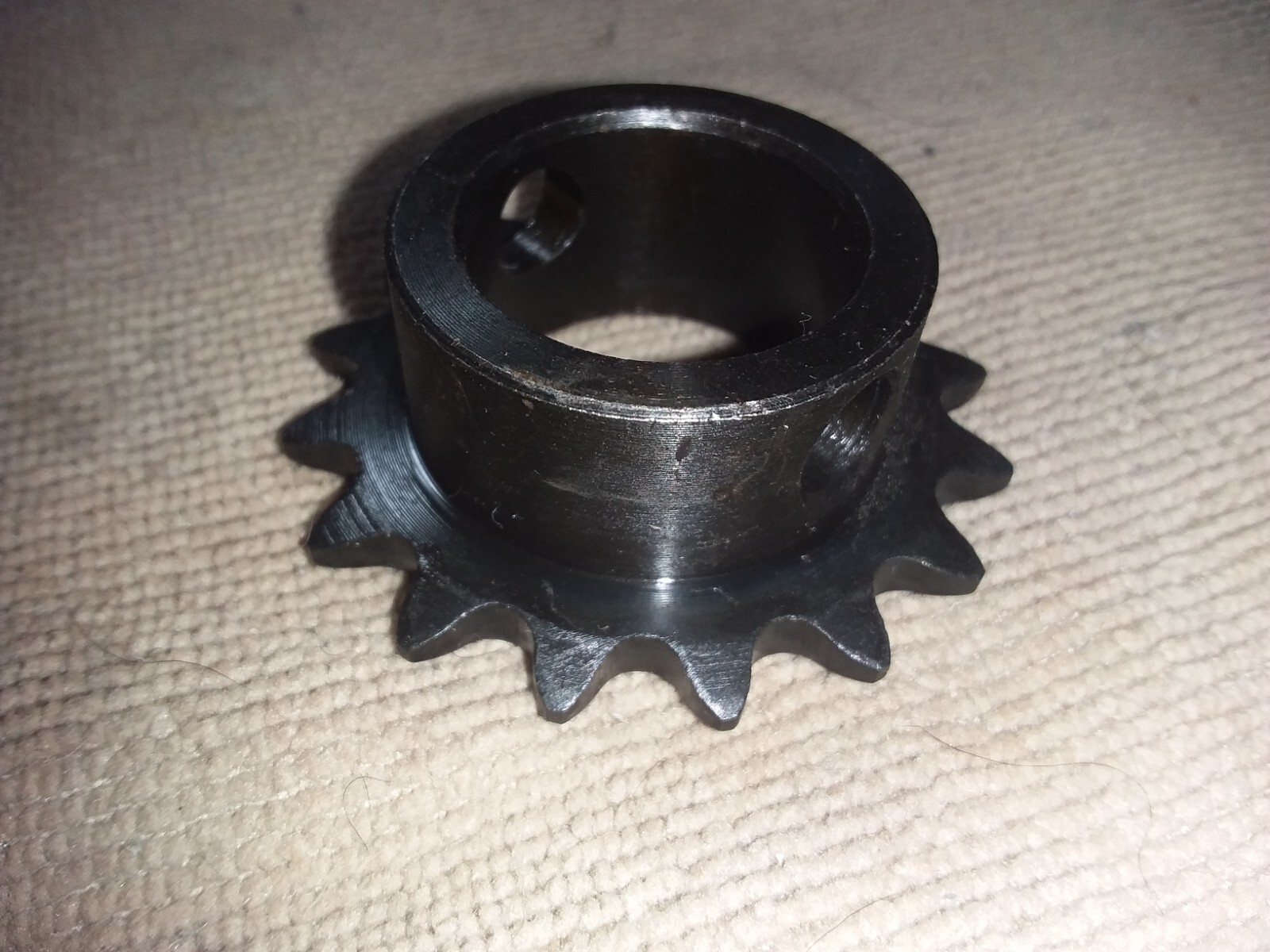 H35B16-1″ 1 Inch Shaft Round Bore Sprocket # 35 Roller Chain 16 Tooth