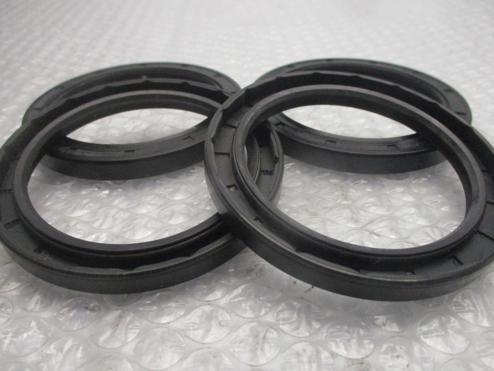 Y.E.I 65X85X08 SEAL LOT OF 4 NSNP