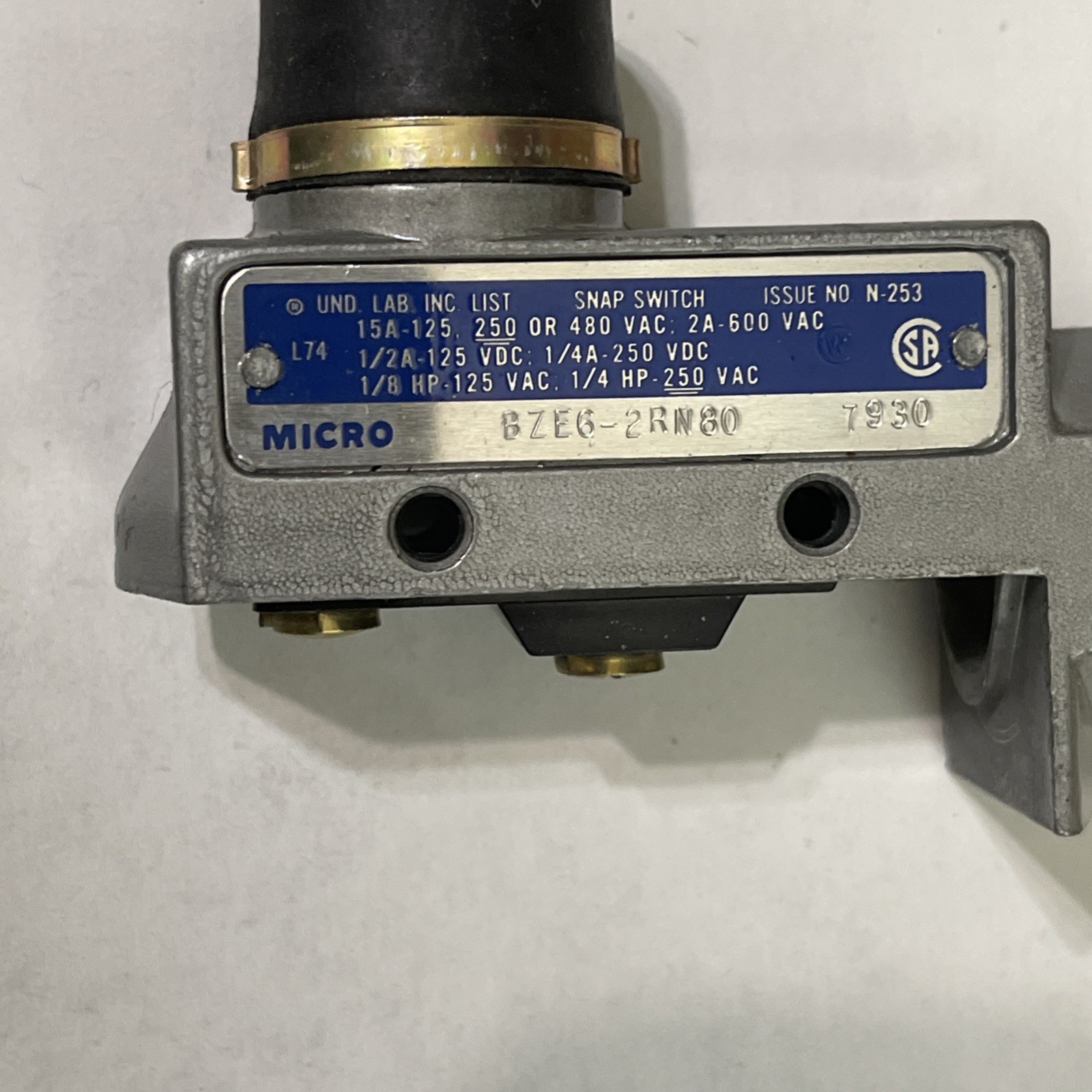 Micro Switch BZE6-2RN80 Honeywell BZE62RN80 New