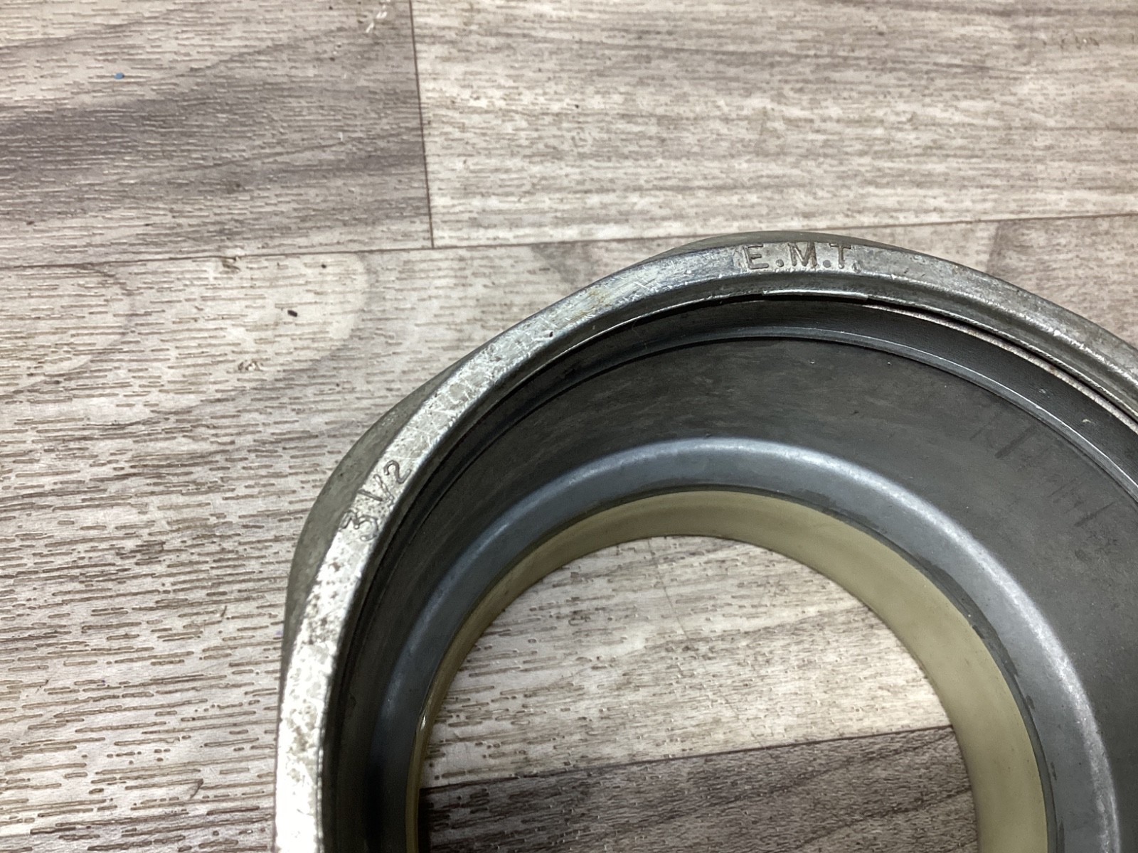 Halex Rigid EMT Conduit Compression Coupler 3-1/2″ #115D133PR5*SI