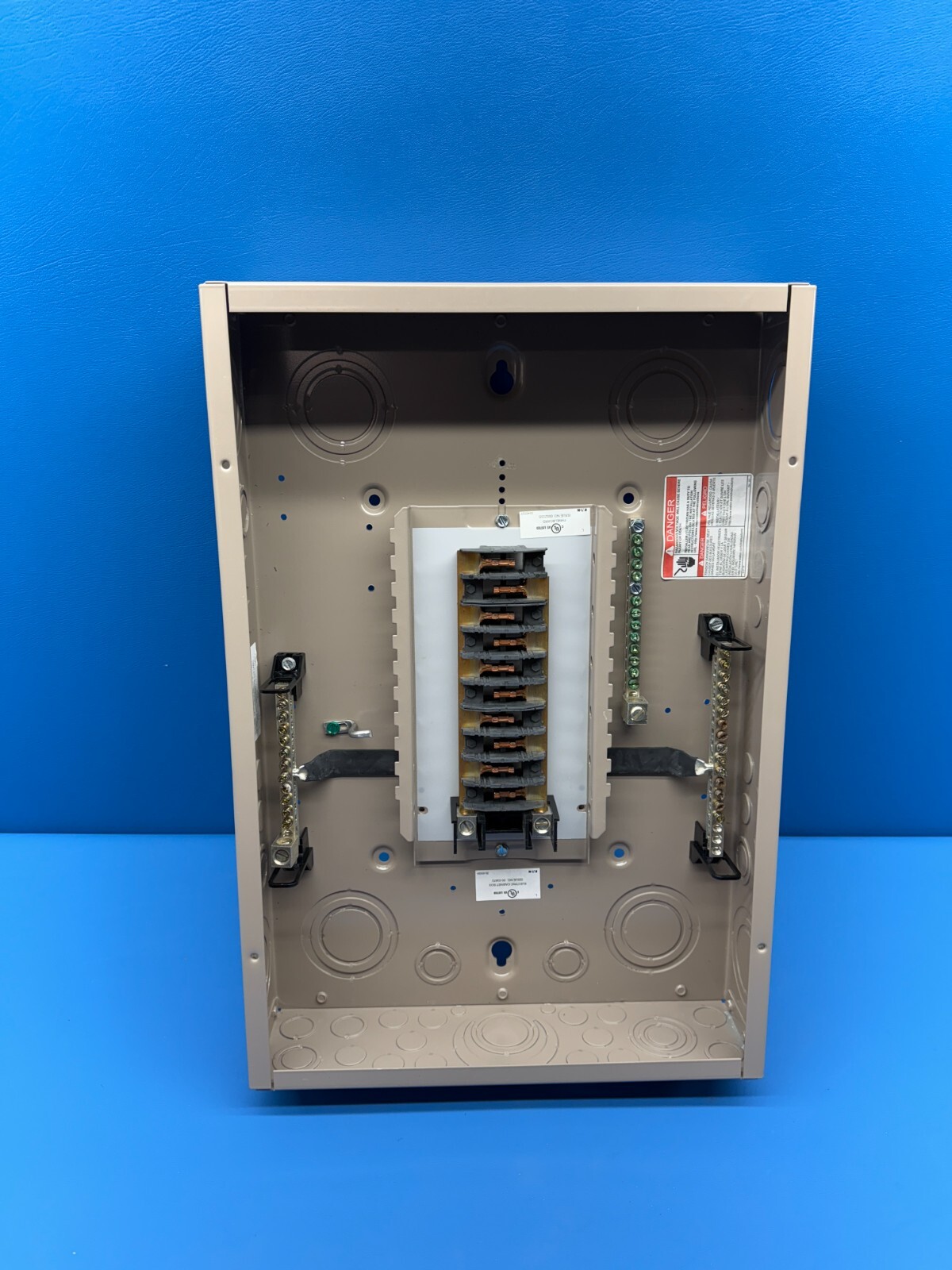 Eaton CH24L125C Type-1 125A 120/240VAC Indoor Main Lug Loadcenter Enclosure