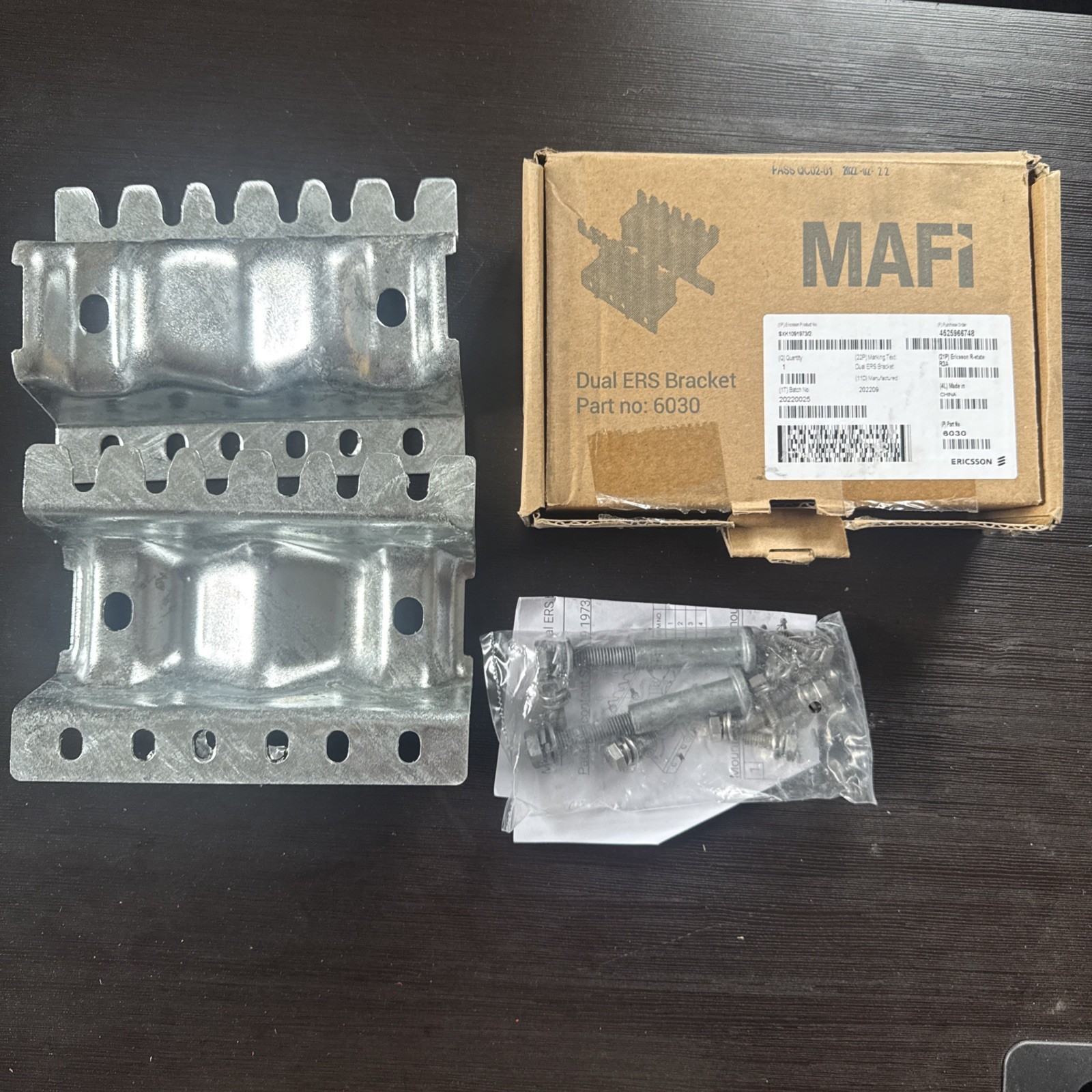 NEW Ericsson Dual ERS Bracket: SXK1091973/2 for radio 4480/4449