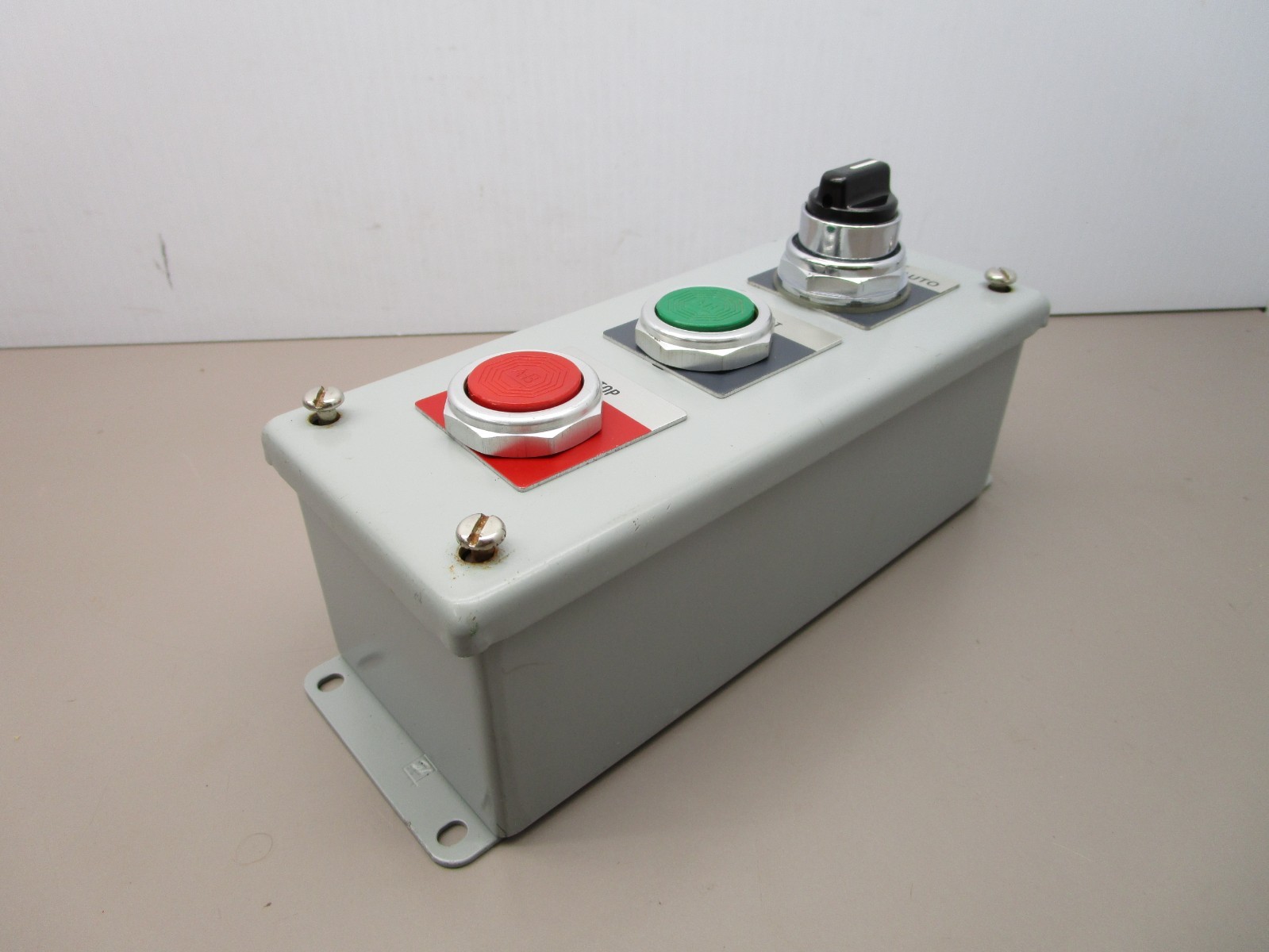 Hoffman E-3PB Push Button Enclosure with Switches ON-OFF-ON / Start / Stop