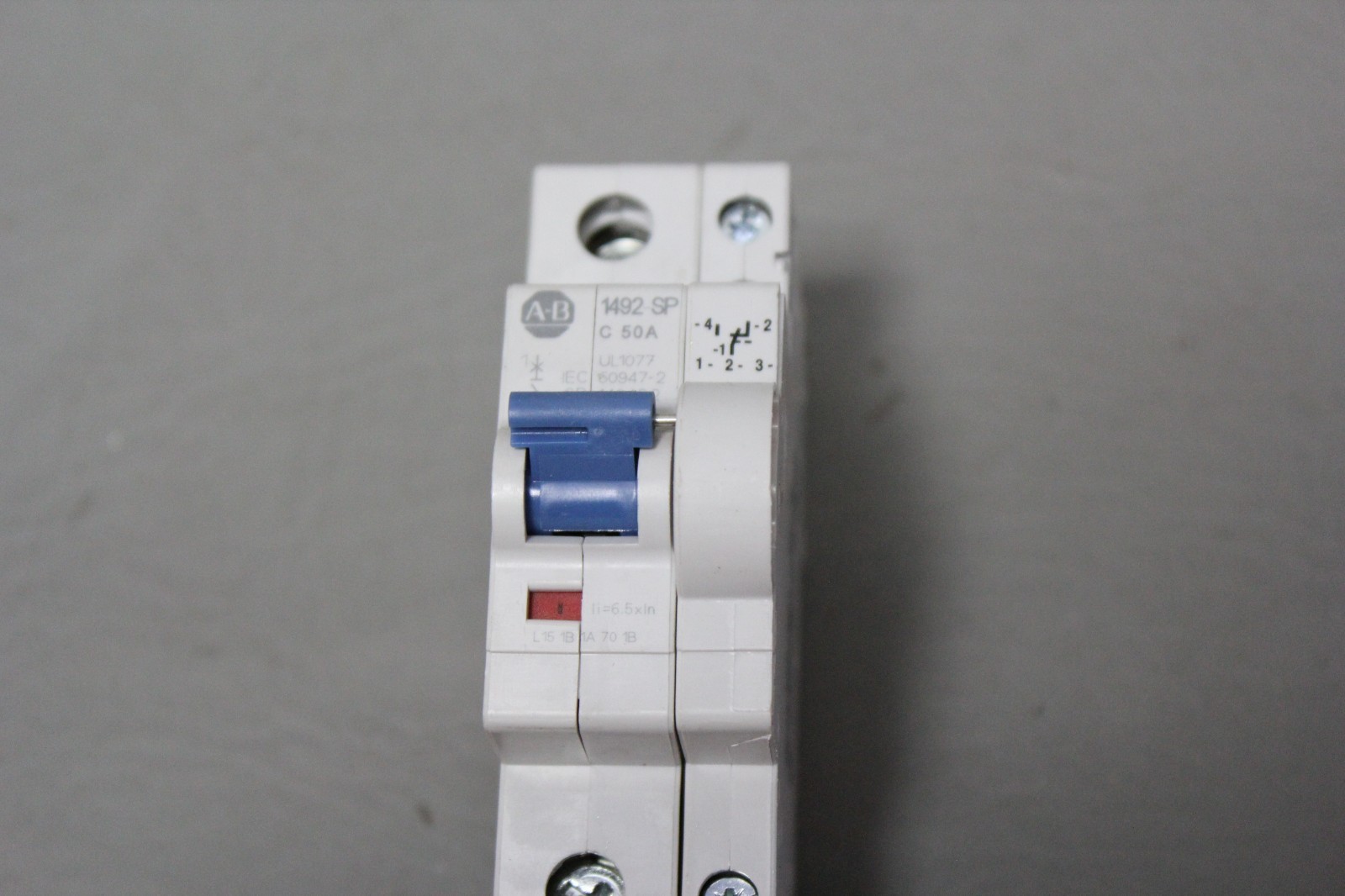 ALLEN BRADLEY 50A CIRCUIT BREAKER W/AUXILIARY CONTACT 1492-SPM1C500 D 189-AR3 D