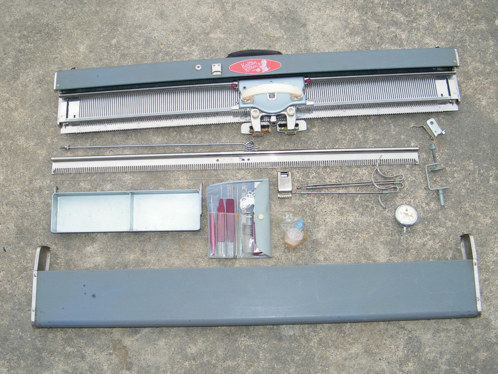 KNITTEN KITTEN KNITTING MACHINE