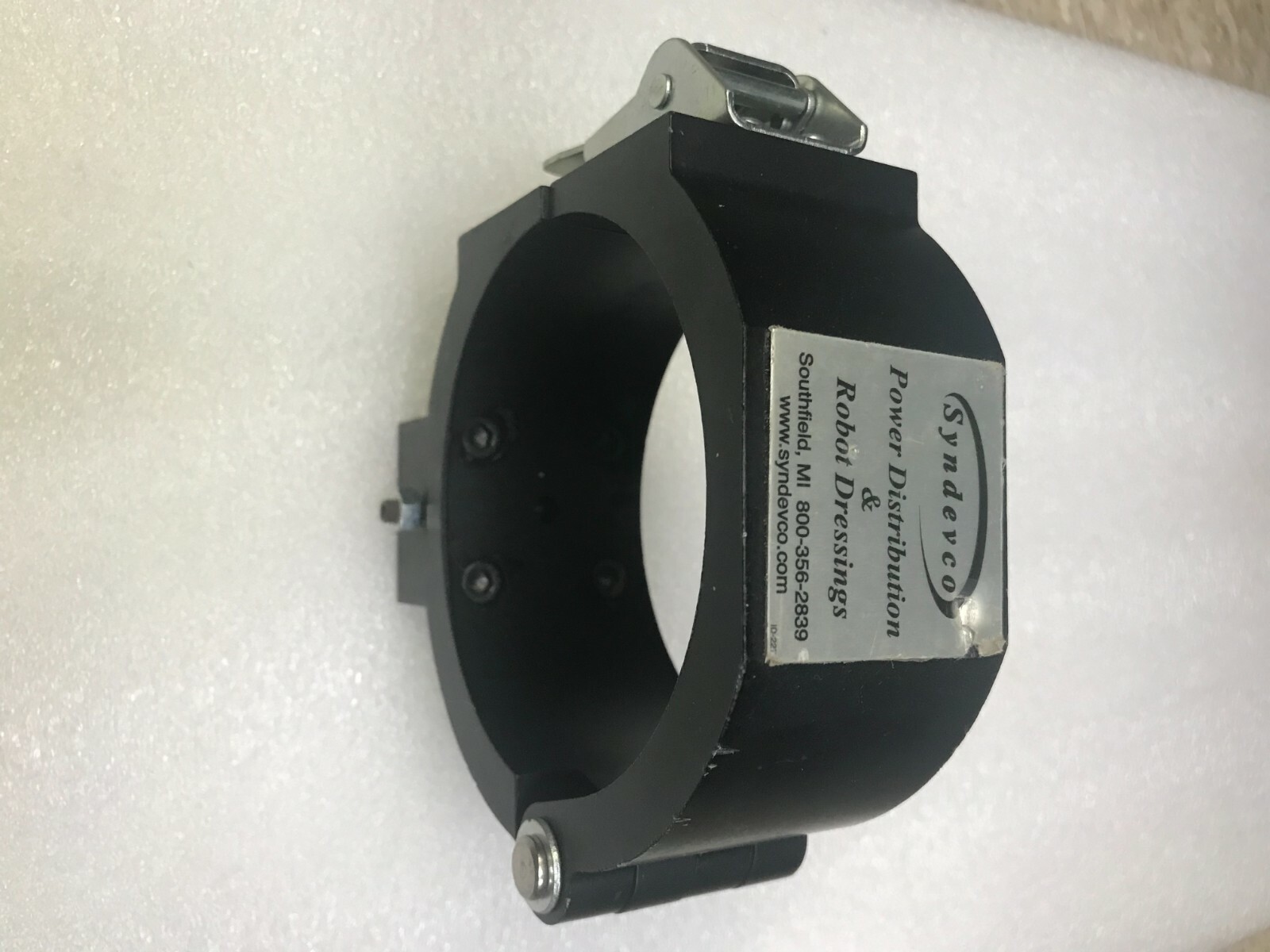 Syndevco UHC-AF-SB-F0-057 cable Swivel Clamp for robot, 102mm ID 
