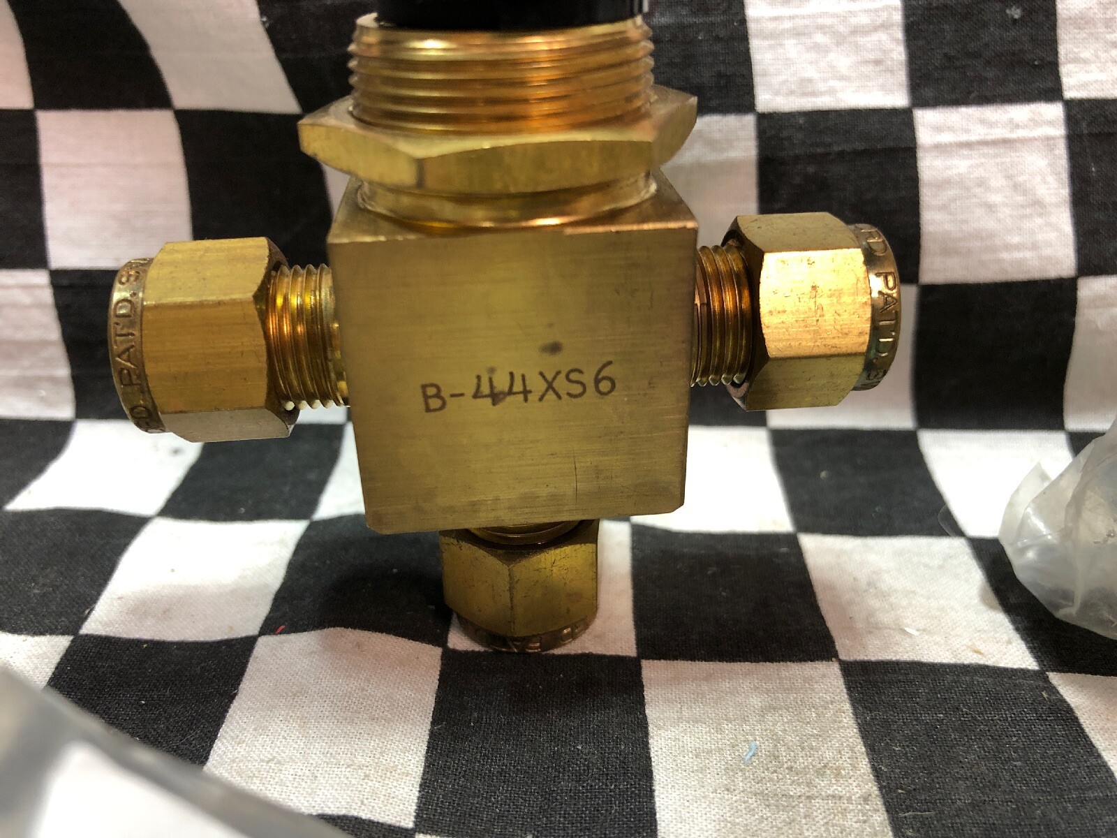 LOT OF 4 NUPRO/WHITEY VALVE, B-6P6T, B-44XS6, B-1VM4-S4, B-41S2, SHIPSAMEDAY