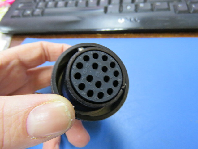 SPACECRAFT SCPBH08R20-29S-F80-142-027 Qty of 1 per Lot RECEPTACLE PLUG WITH HAL