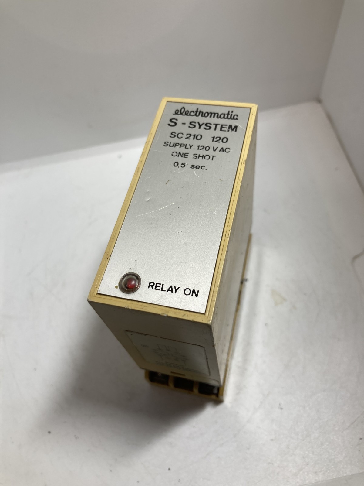 ELECTROMATIC SC210 120 TIMER RELAY 120VAC 45-65HZ 2W ONE SHOT 0.5 SEC. W/BASE