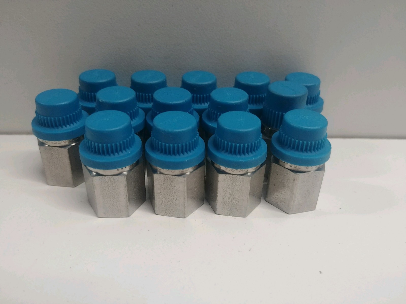 LOT OF (14) NEW! SWAGELOK 1/8″ FEMALE TO MALE NPT HEX COUPLINGS SS-2-A-RT