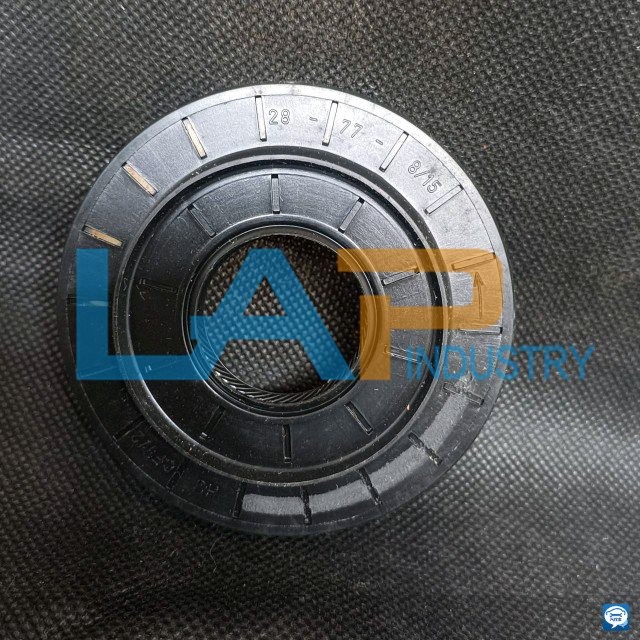 1PCS NEW FOR 28-77-8/15 differential oil seal size 27X77X8/15