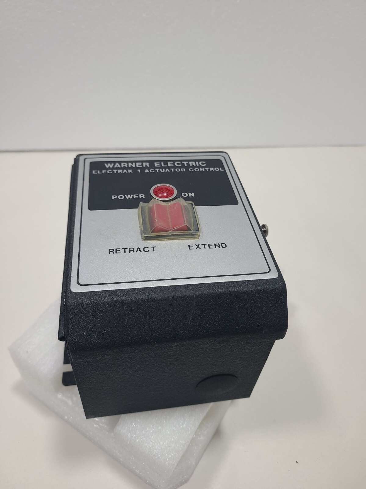 WARNER ELECTRIC MCS-2005 ACTUATOR CONTROL, 120 VAC inp 24 VDC out, NOS/open Box