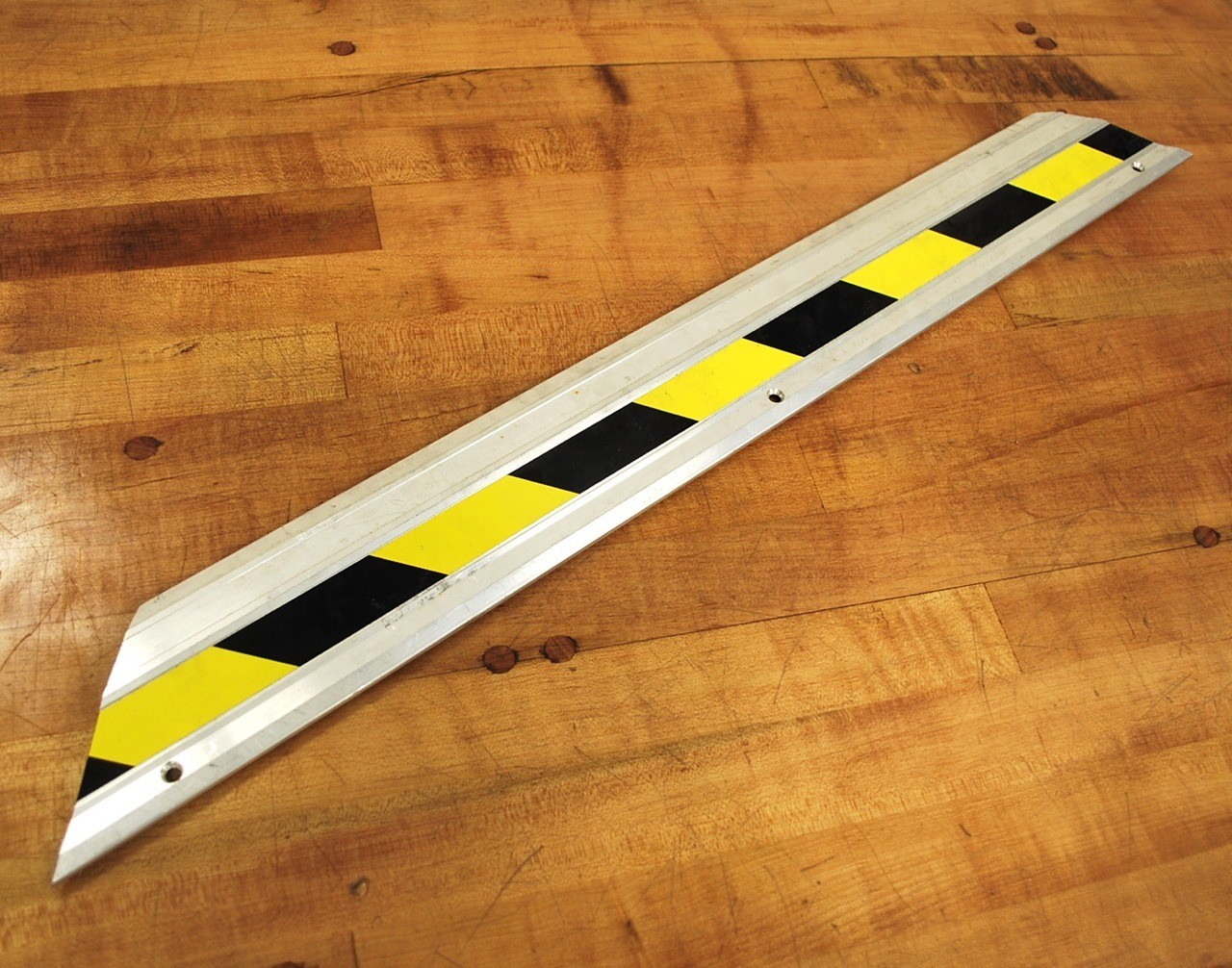 Pinnacle Systems Inc. M001 NSD Trim 24″ Length – USED