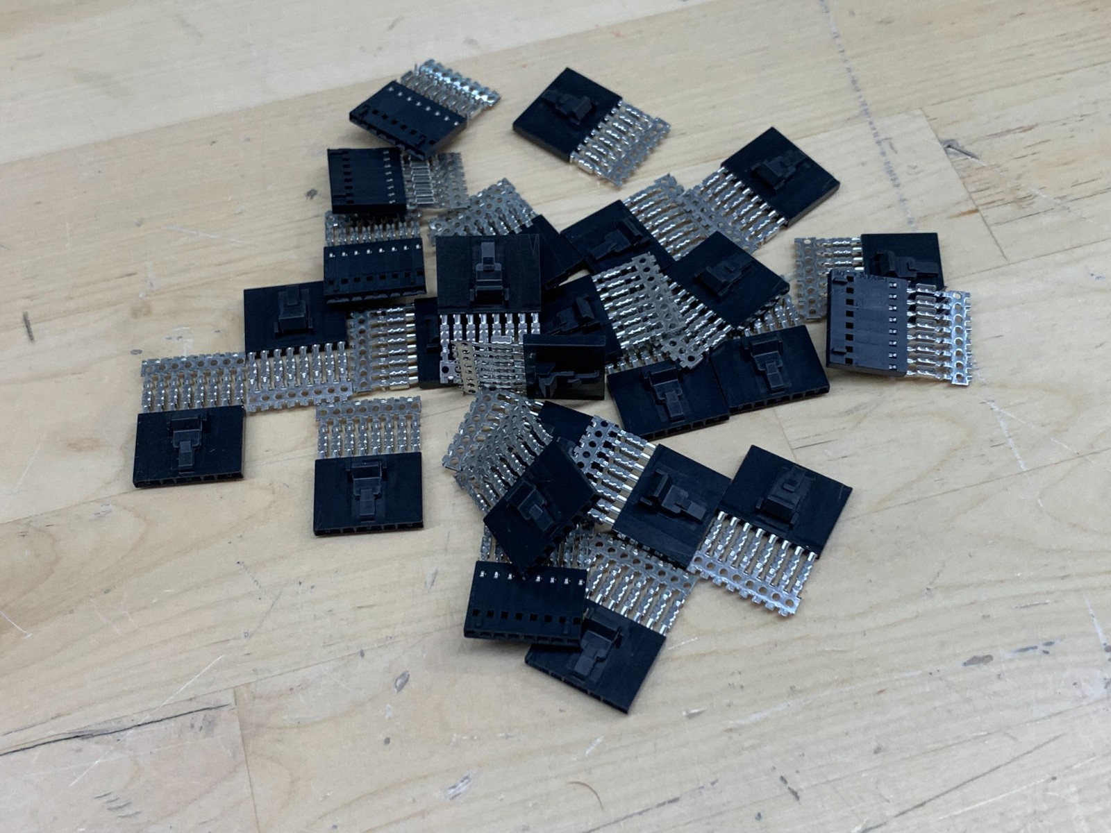 26-pcs TE AMP 103645-7 Connector Rectangular Receptacle 8 Position IDC 22-26AWG