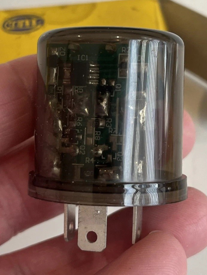 HELLA 961553161 Flasher 12V 3 Pin Rnd, Multi