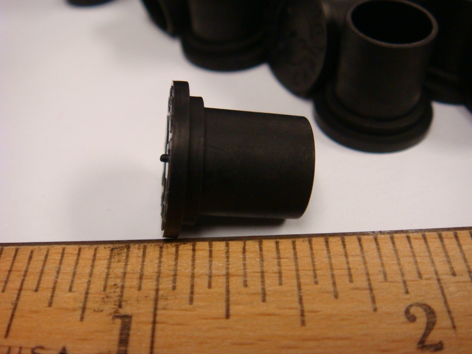 (50) CAPLUGS CEC-06 3/8″ BLACK CONDUCTIVE CAP FOR THREADED CONNECTORS