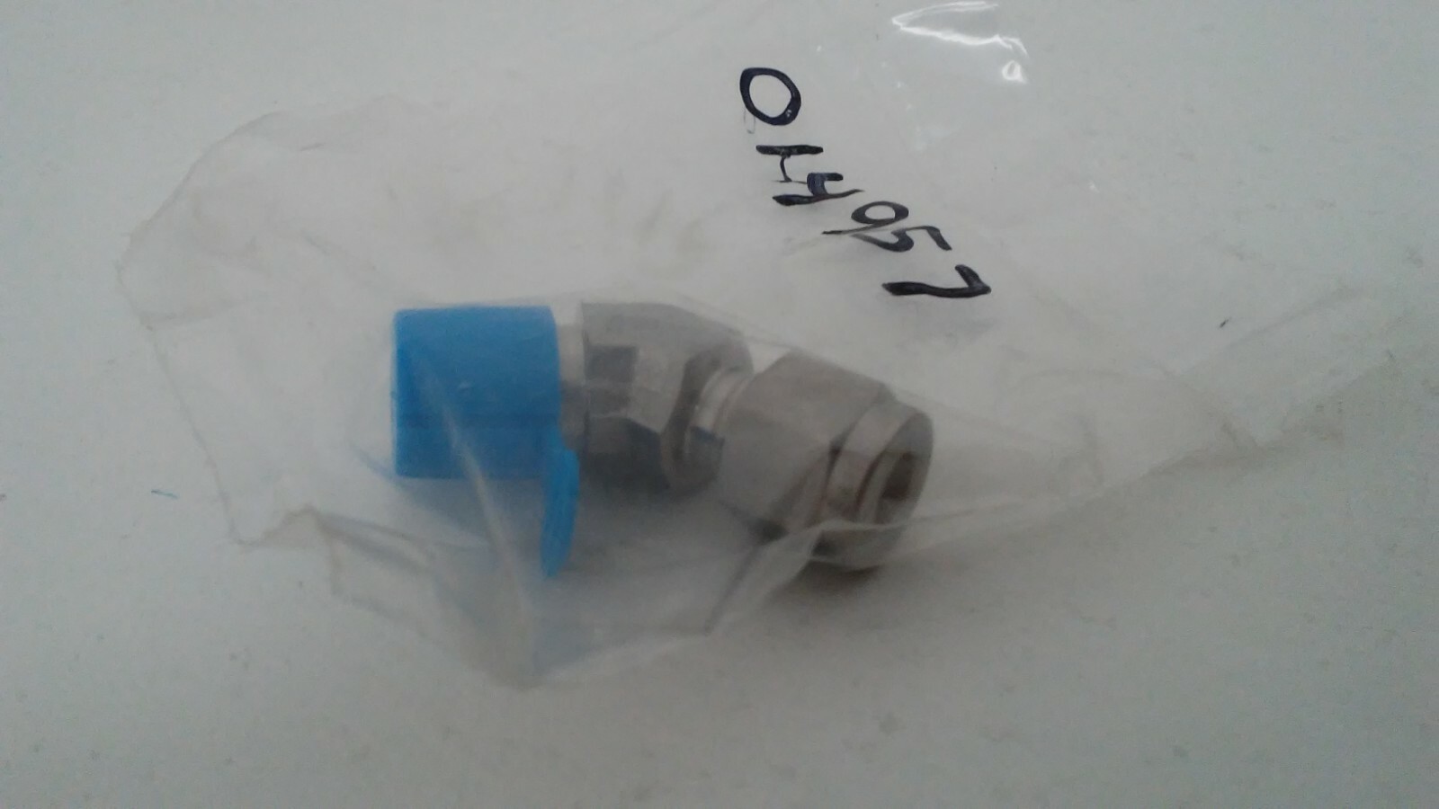LOT OF (3) NEW! SSP 1/4″ TUBE X 1/4″ MNPT 45° SS MALE ELBOWS ISSD4M45E4