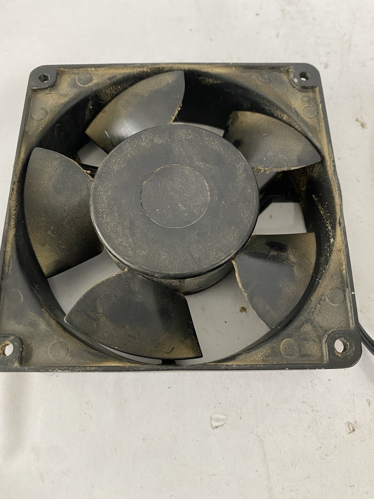 Lot Of 2 GLOBE MOTORS A47-B15A-23T3-000 COOLING FAN 230VAC 50/60HZ 15/14W