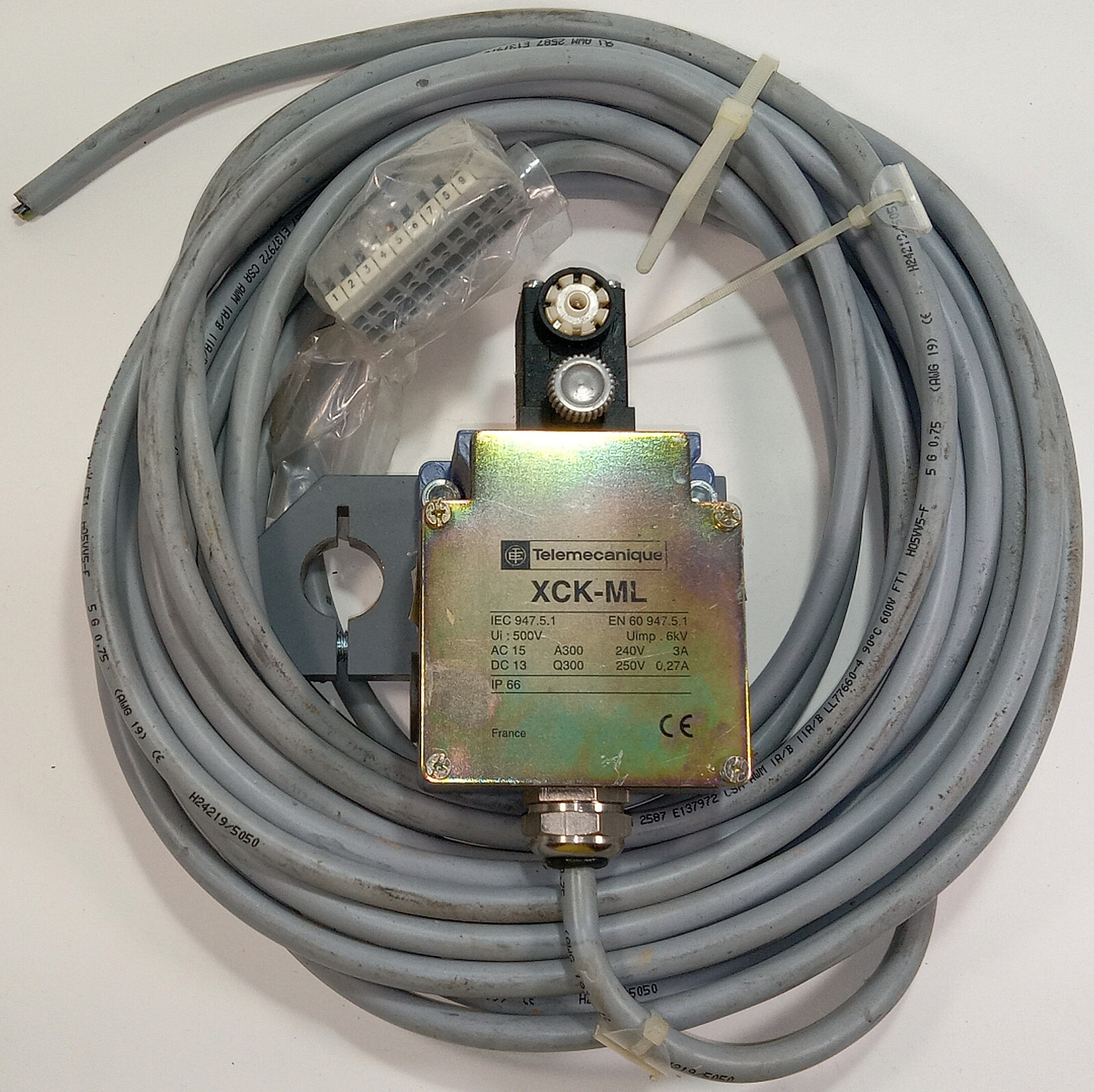 1 NEW TELEMECANIQUE XCK-ML LIMIT SWITCH WITH CABLE NNB ***MAKE OFFER***