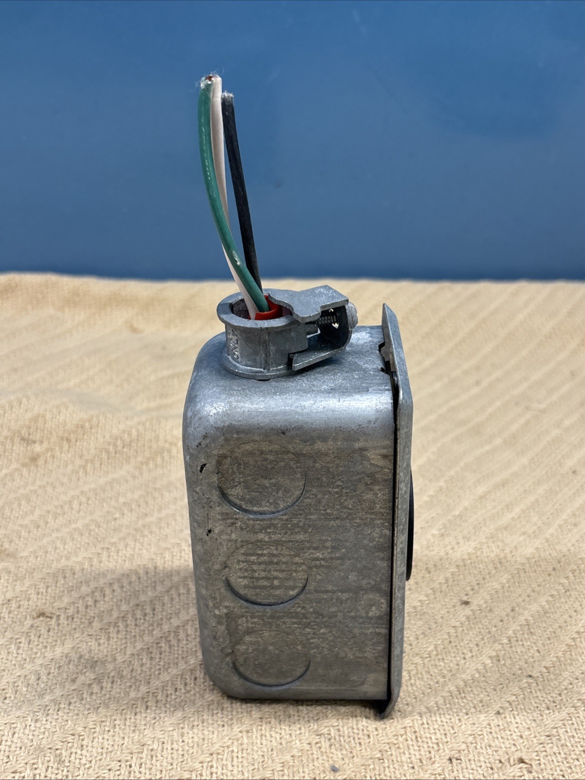 Nema L5-20-R 20A 125V Outlet Receptacle w/ Housing