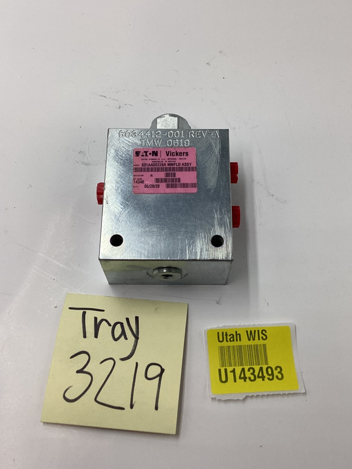 Eaton Vickers Manifold Assembly 631AA00228A