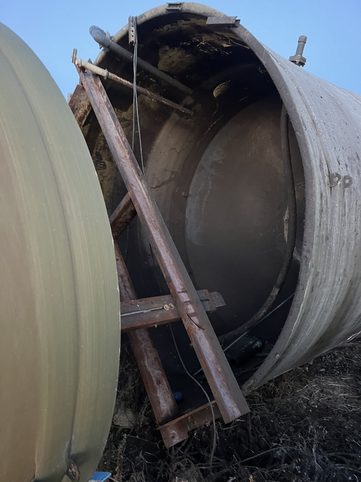 3500 Gallon Fiberglass Cone Bottom Vertical Storage Tank, Overall 14’6″ H x 7′ W