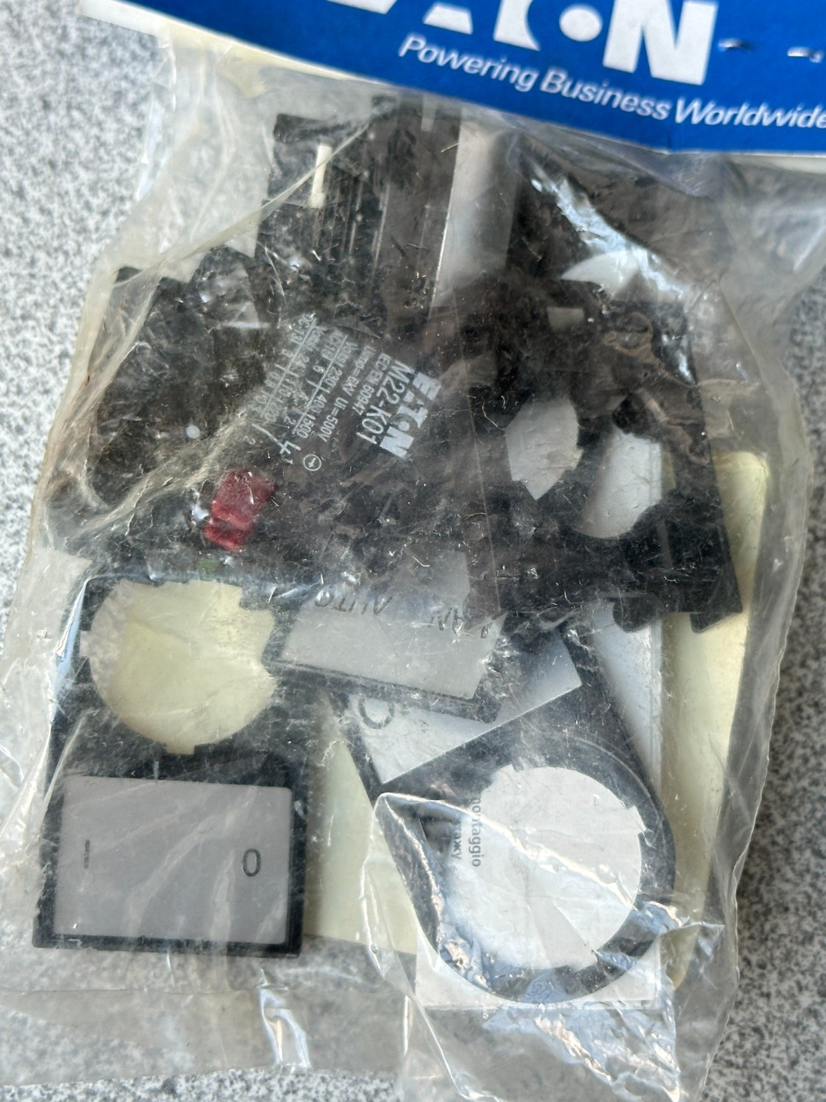 NEW EATON M22-WKV-K11-P 2 POSITION SELECTOR SWITCH Maintained 1NO/1NC w/ legends