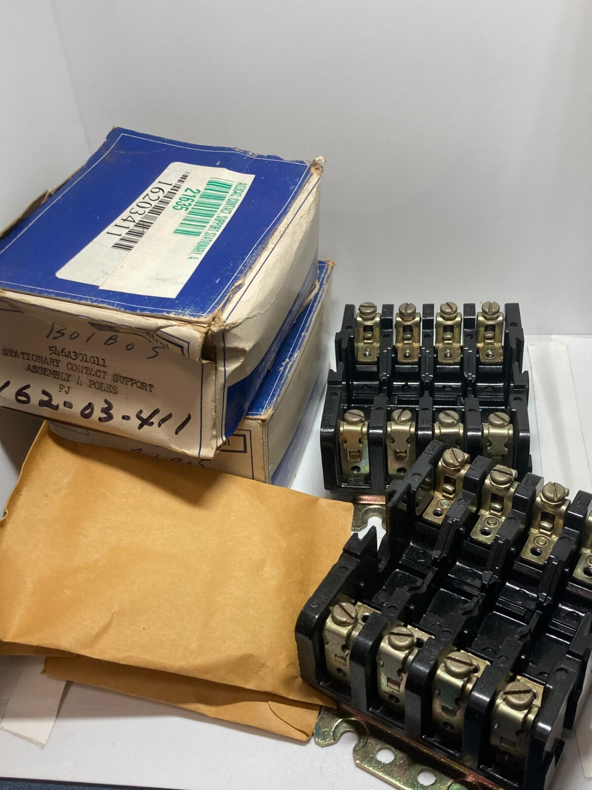 GE 546A301G11 STATIONARY CONTACT SUPPORT 4 POLES (LOT OF 2) NIB