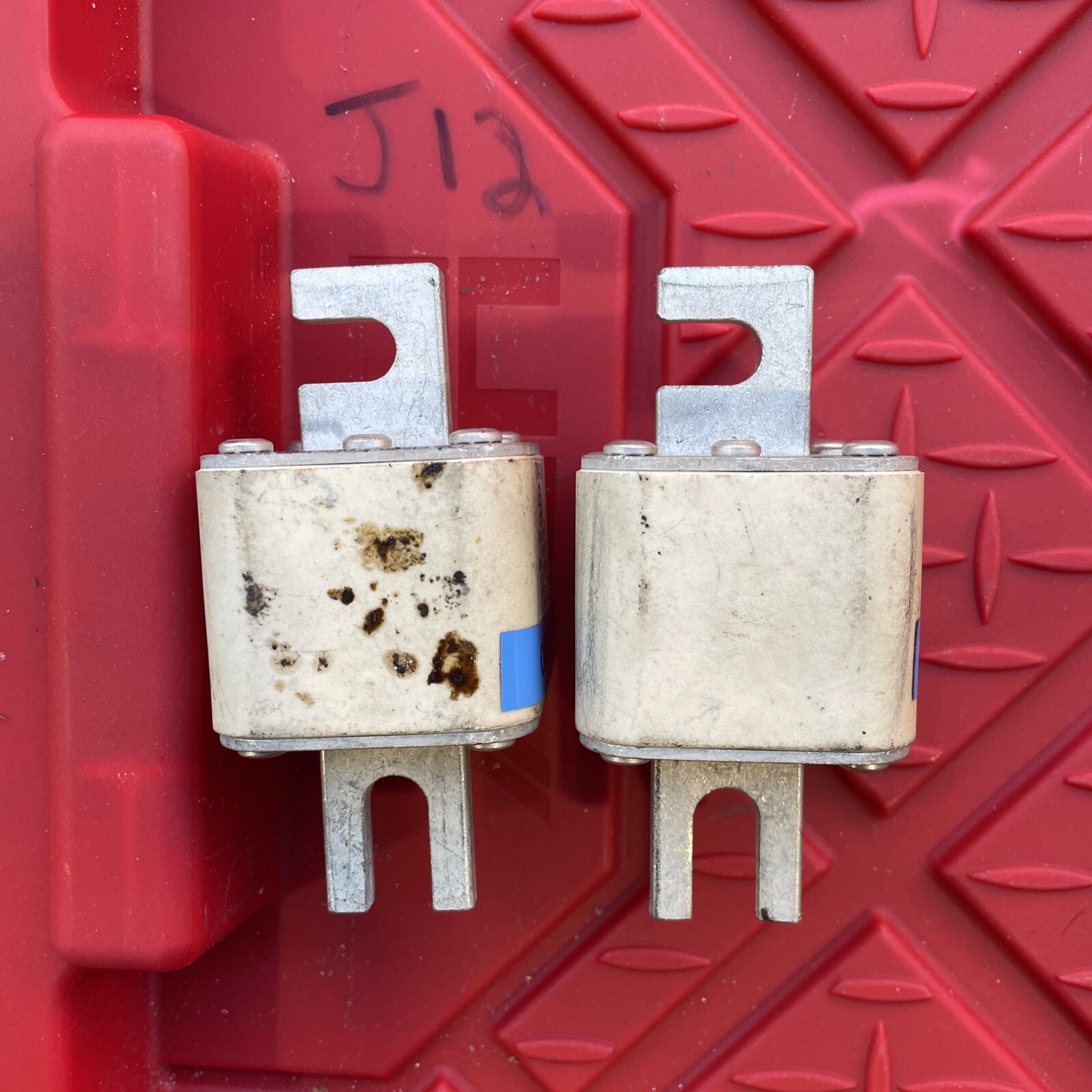 (2) Eaton Bussmann 170M4016 17OM4016 630A 690V Fuse