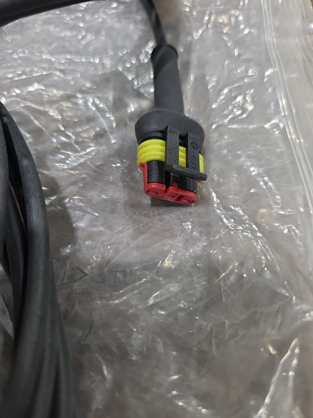 Tyco Electronics PA66-GF13 Wire Connector With Cable